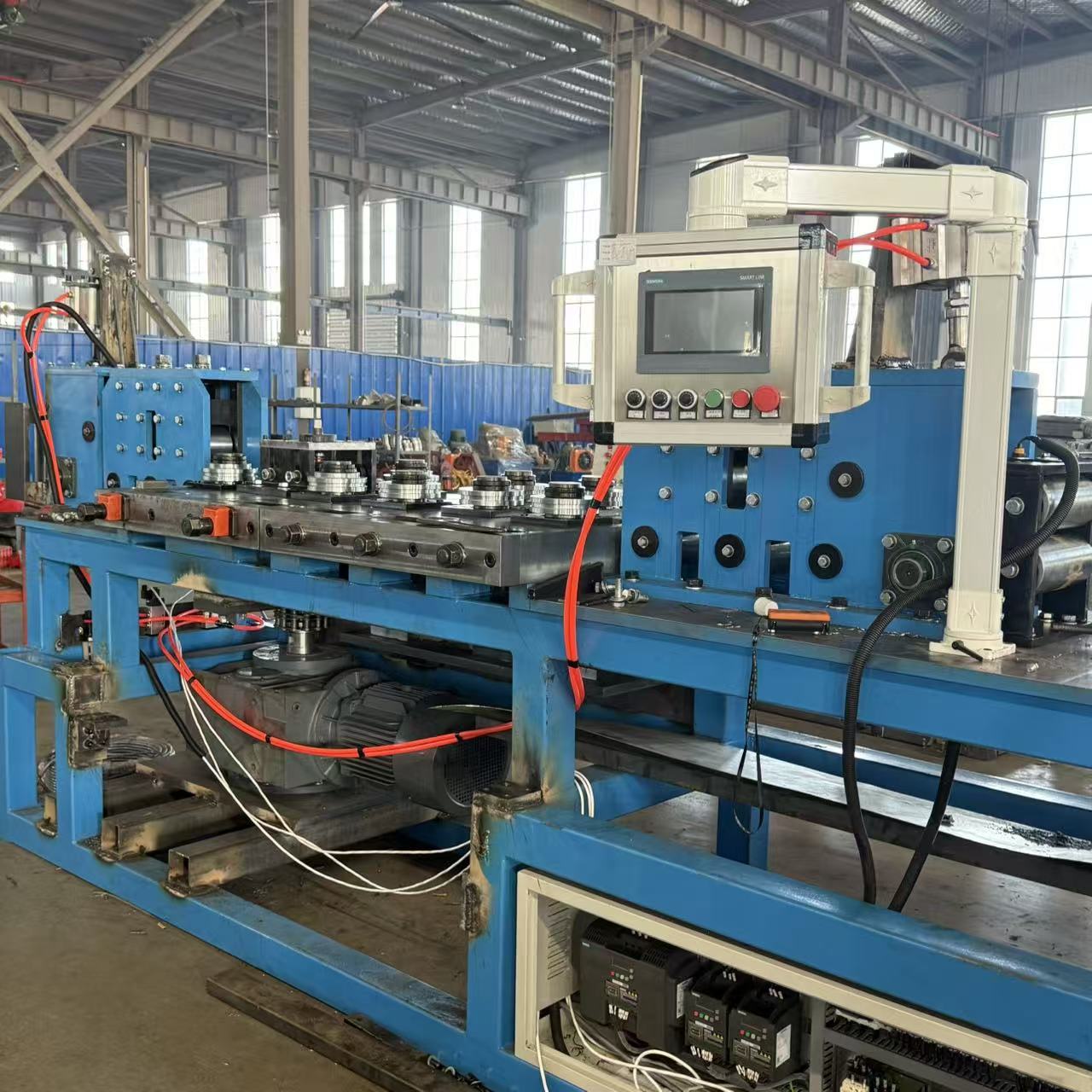 Linie de producție de formare cu role de mare viteză - Reduceți costul forței de muncă și creșteți producția